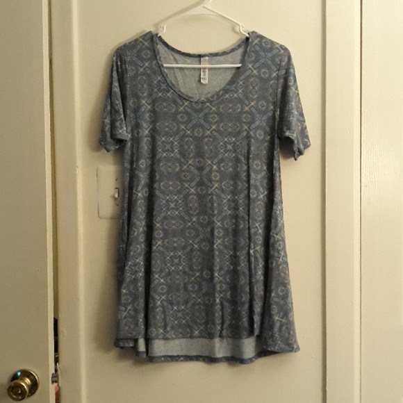 Lularoo Top - Picture 2 of 3